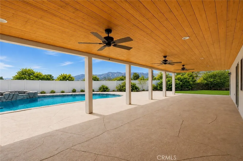 209 Southshore Lake Elsinore, CA 92530