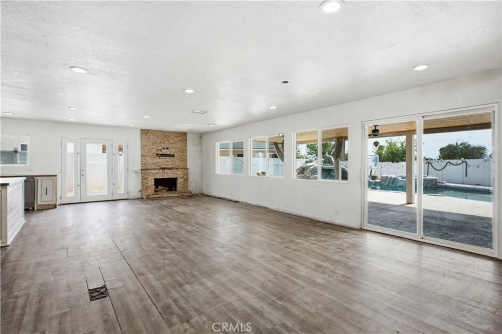 209 Southshore Lake Elsinore, CA 92530