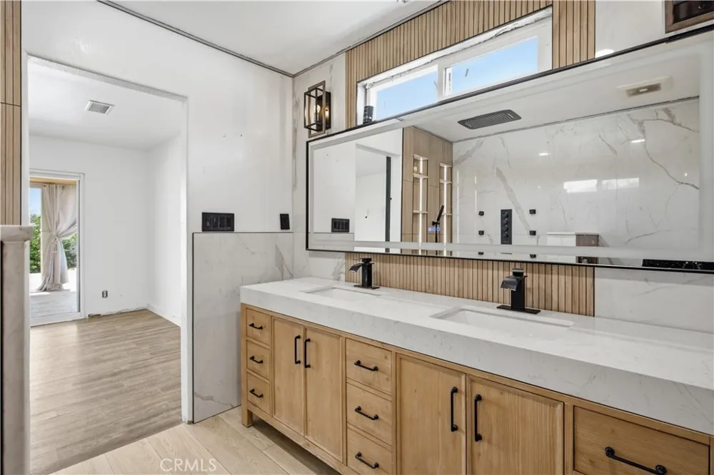 209 Southshore Lake Elsinore, CA 92530