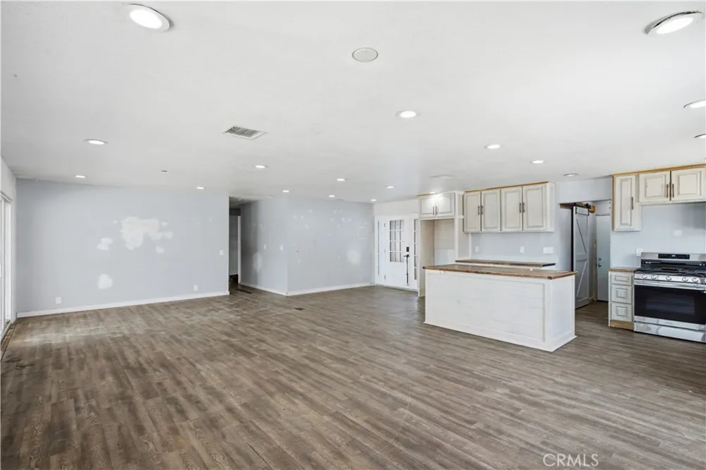 209 Southshore Lake Elsinore, CA 92530