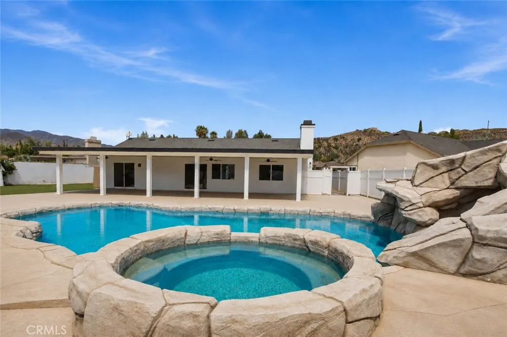 209 Southshore Lake Elsinore, CA 92530