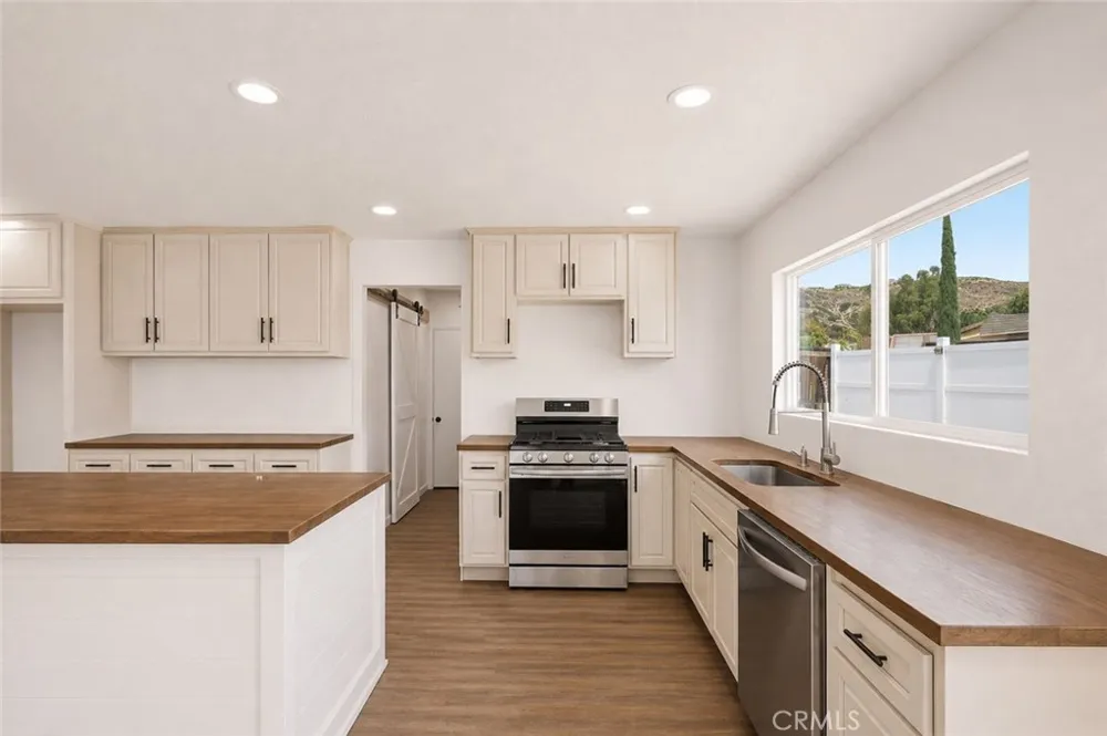 209 Southshore Lake Elsinore, CA 92530