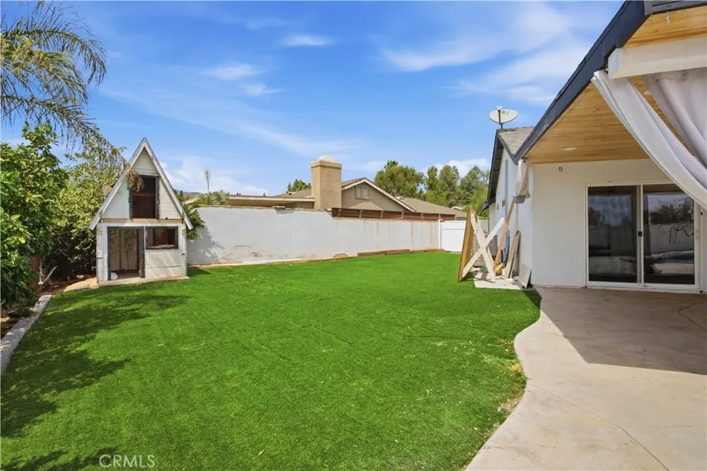 209 Southshore Lake Elsinore, CA 92530