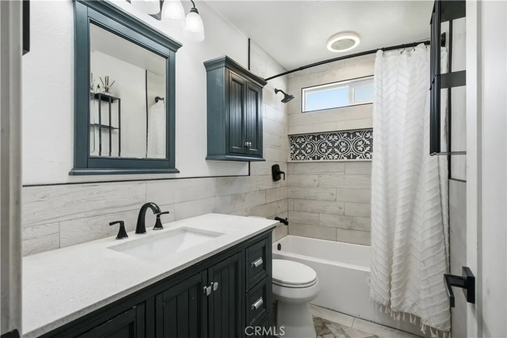 209 Southshore Lake Elsinore, CA 92530