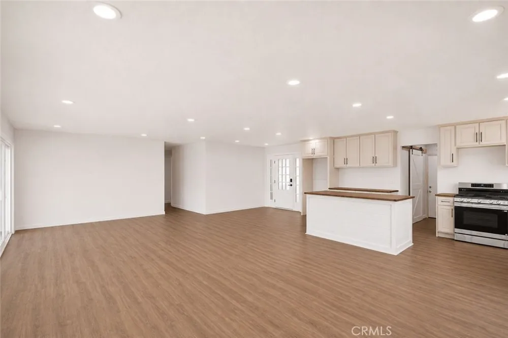 209 Southshore Lake Elsinore, CA 92530