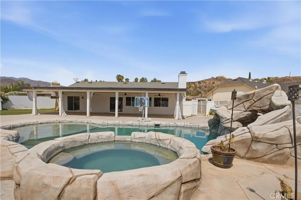 209 Southshore Lake Elsinore, CA 92530