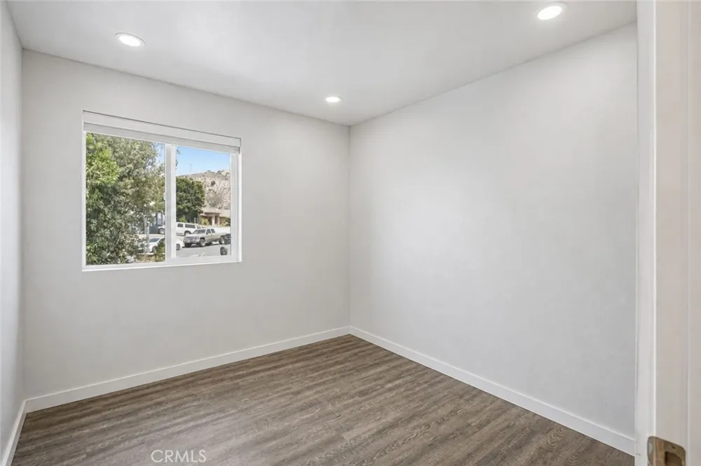 209 Southshore Lake Elsinore, CA 92530