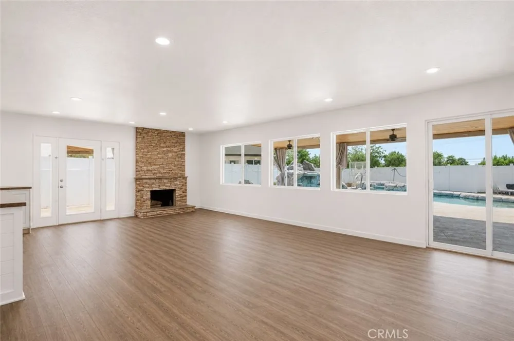 209 Southshore Lake Elsinore, CA 92530
