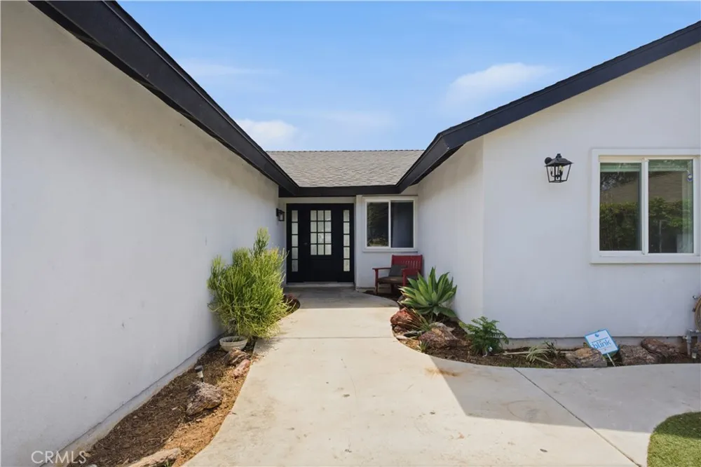 209 Southshore Lake Elsinore, CA 92530