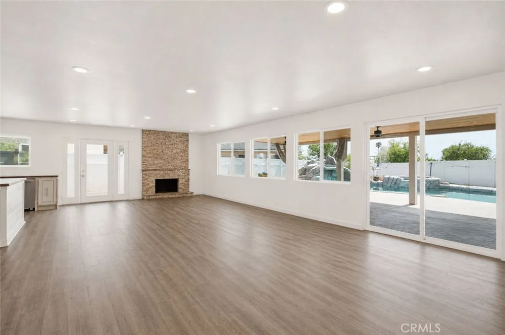 209 Southshore Lake Elsinore, CA 92530