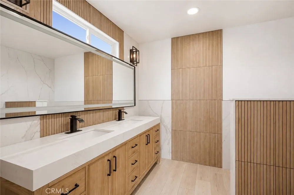 209 Southshore Lake Elsinore, CA 92530