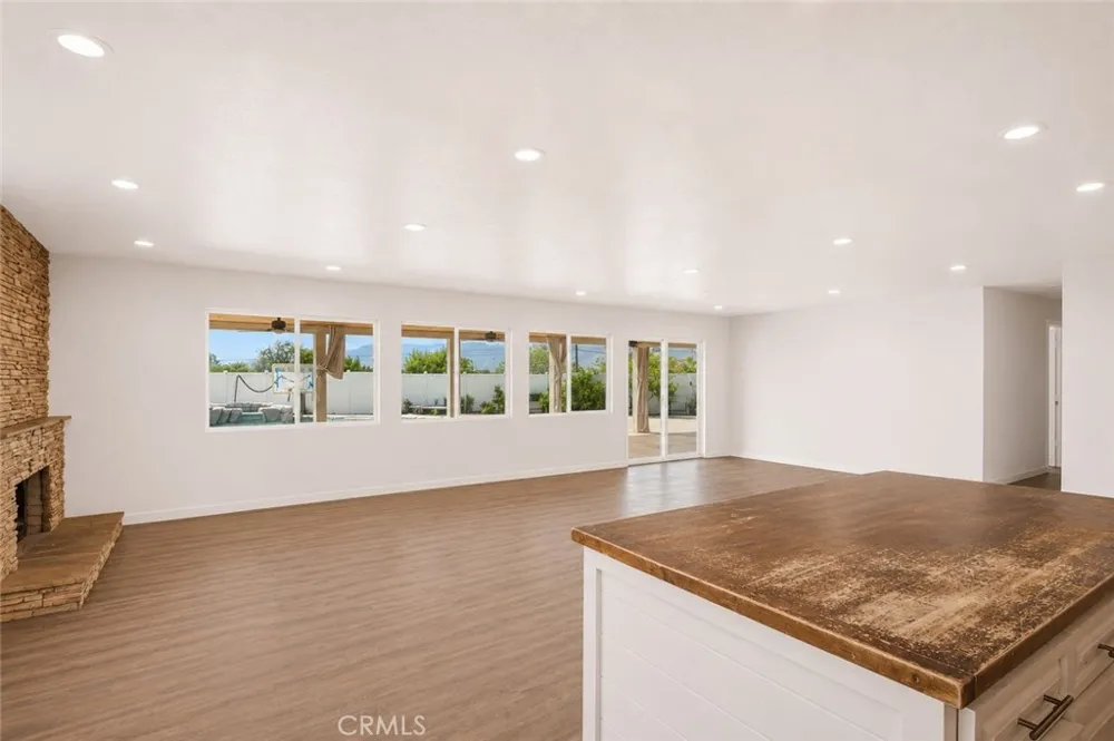 209 Southshore Lake Elsinore, CA 92530