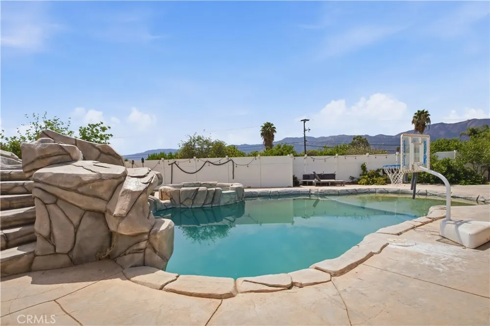 209 Southshore Lake Elsinore, CA 92530