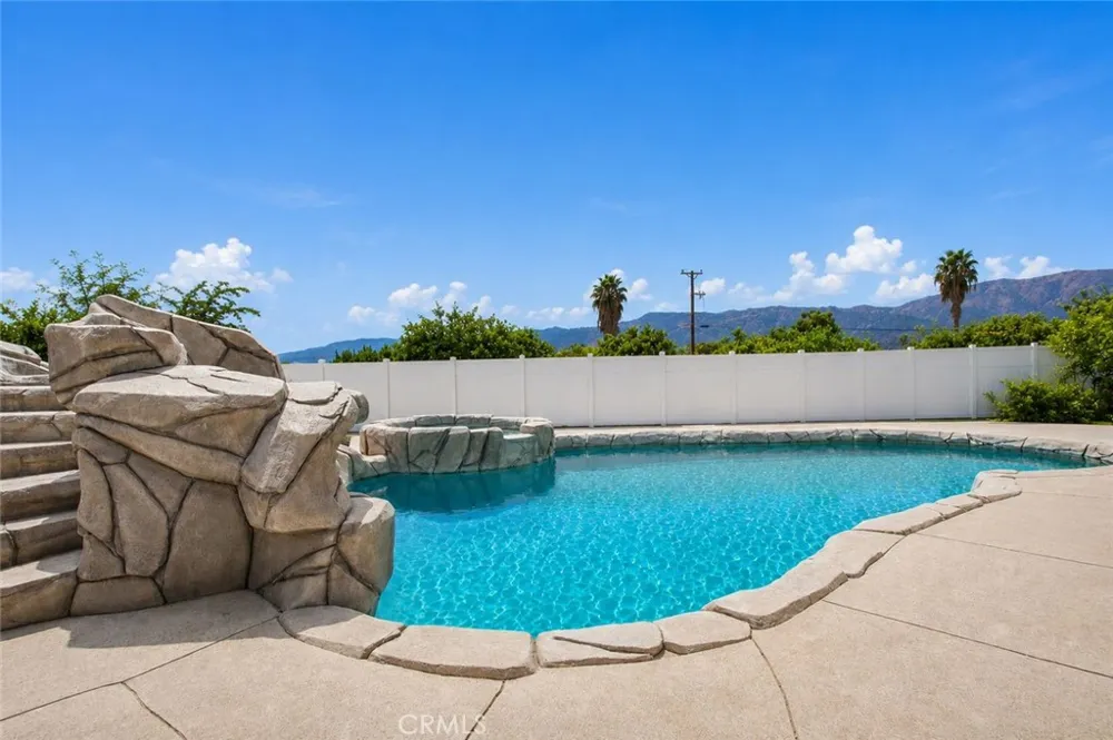 209 Southshore Lake Elsinore, CA 92530