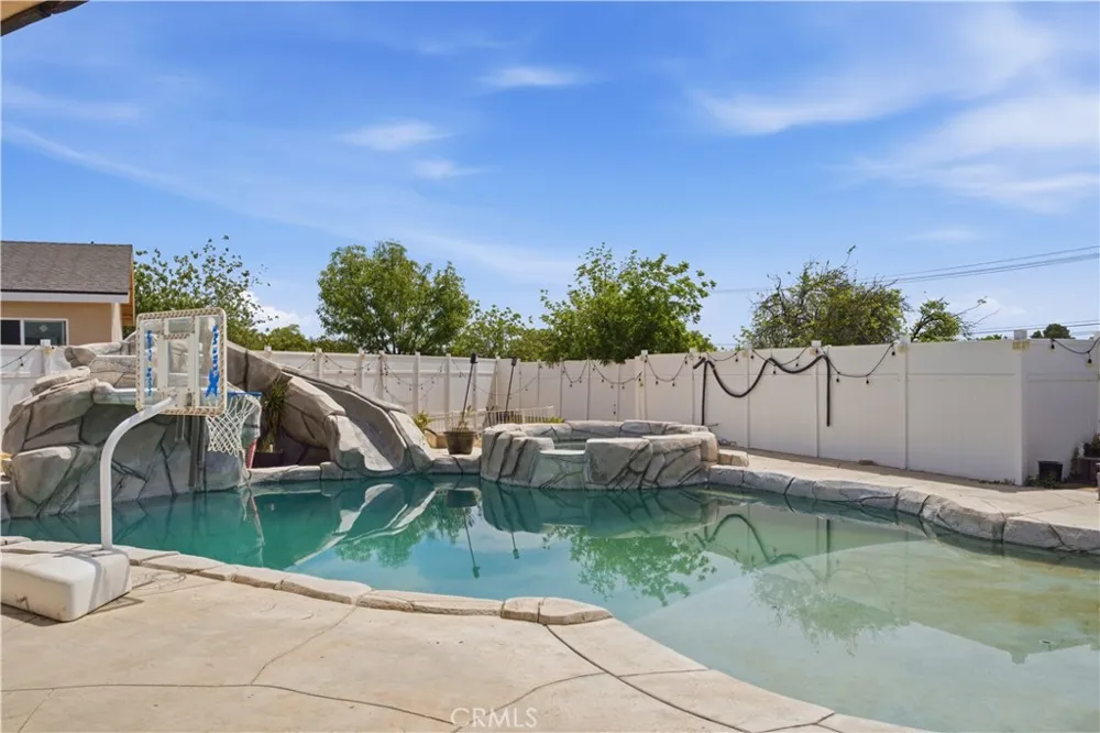 209 Southshore Lake Elsinore, CA 92530