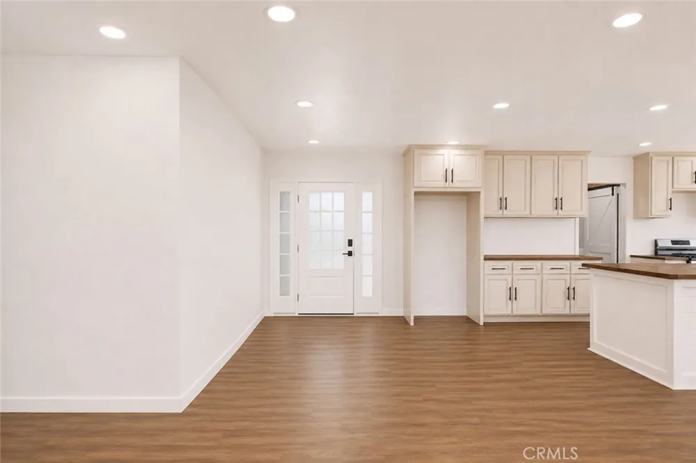 209 Southshore Lake Elsinore, CA 92530