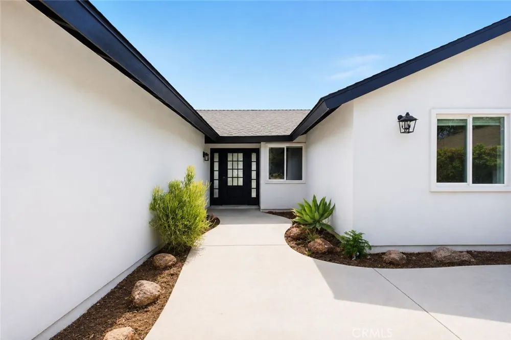 209 Southshore Lake Elsinore, CA 92530