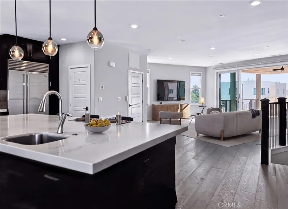 195 Stellar Irvine, CA 92618