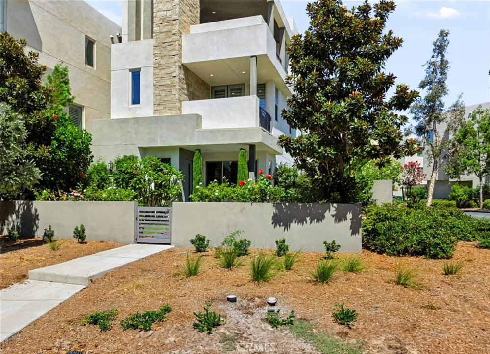 195 Stellar Irvine, CA 92618