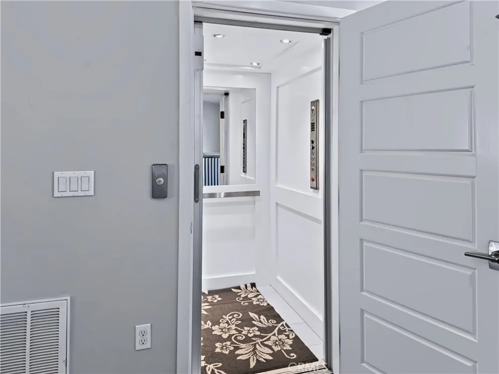 195 Stellar Irvine, CA 92618