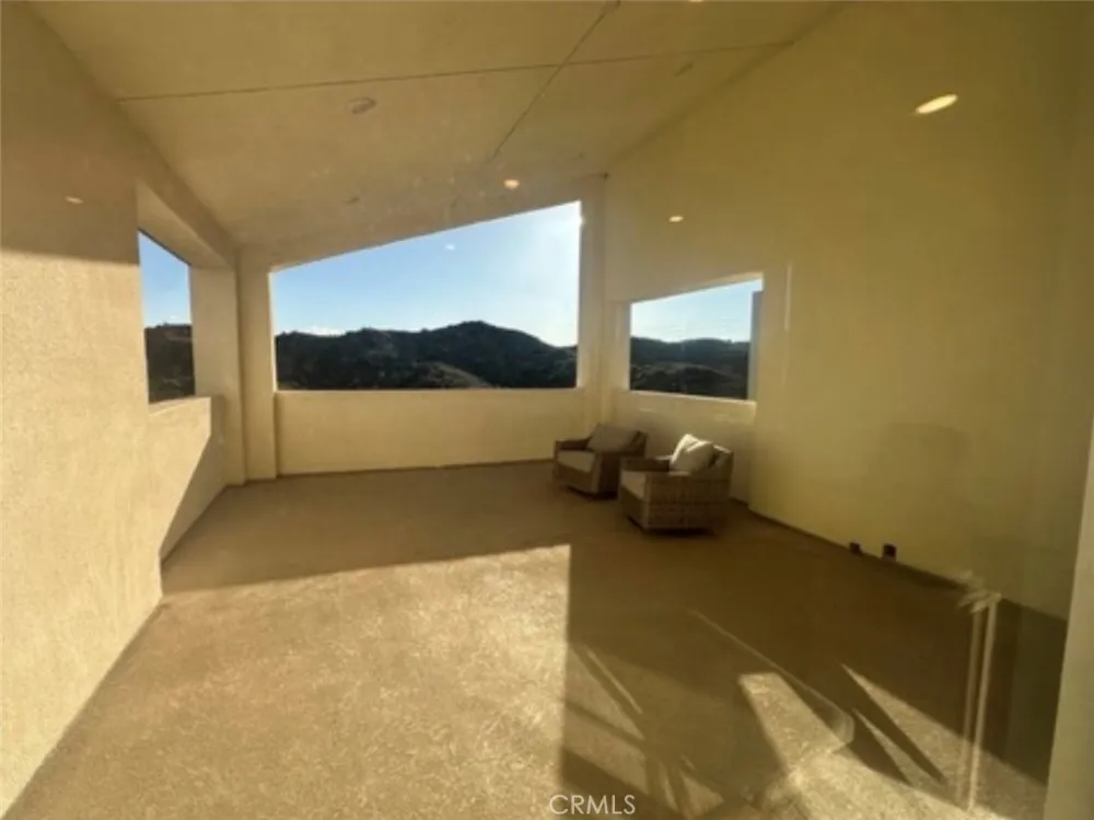 27148 Skyland Valencia, CA 91381