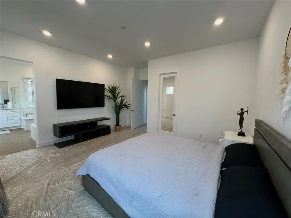 27148 Skyland Valencia, CA 91381