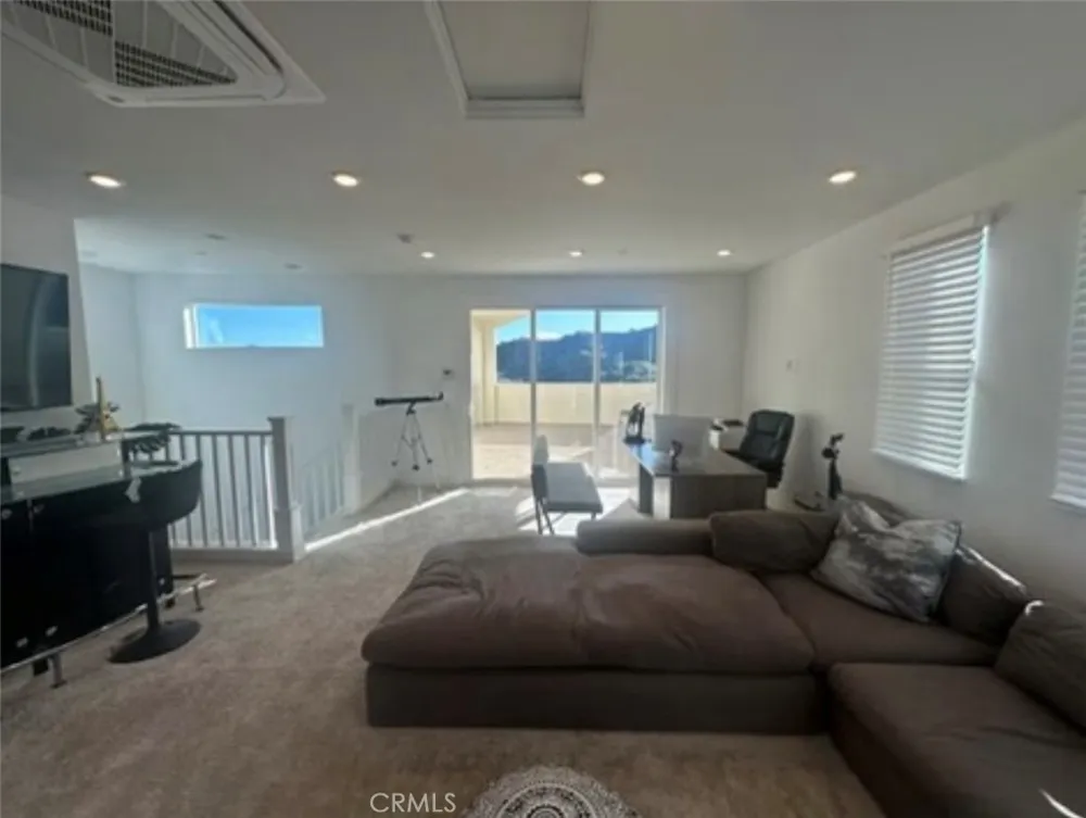 27148 Skyland Valencia, CA 91381