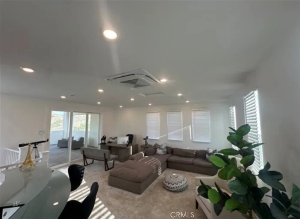 27148 Skyland Valencia, CA 91381