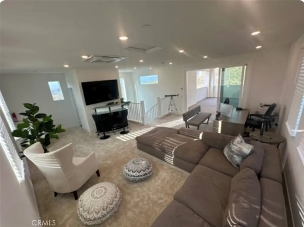 27148 Skyland Valencia, CA 91381