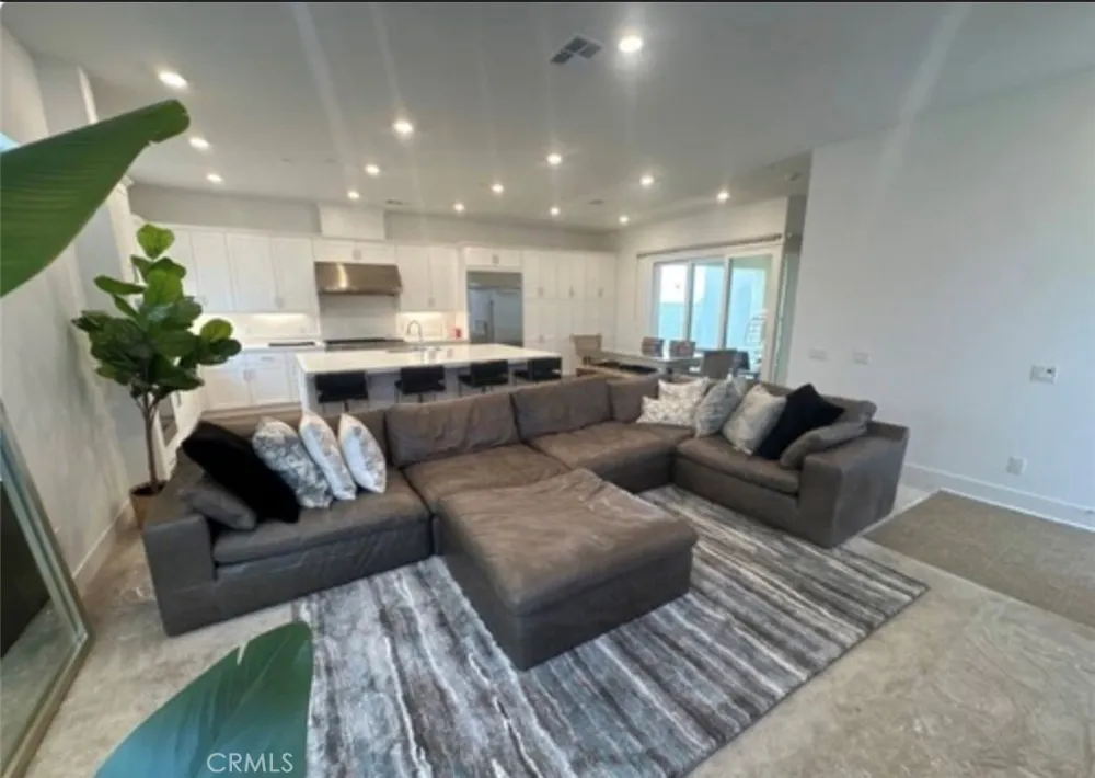 27148 Skyland Valencia, CA 91381