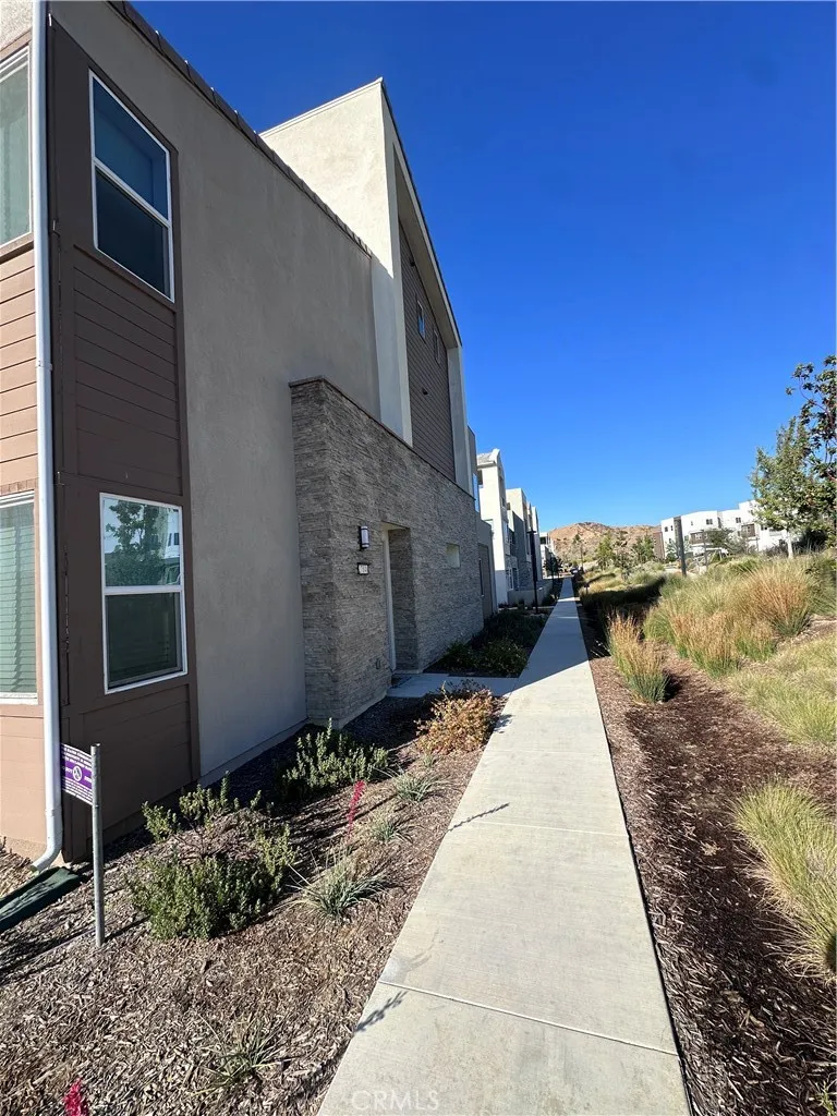 27148 Skyland Valencia, CA 91381
