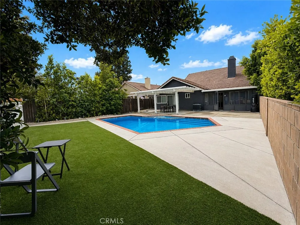 21100 Vintage Chatsworth, CA 91311