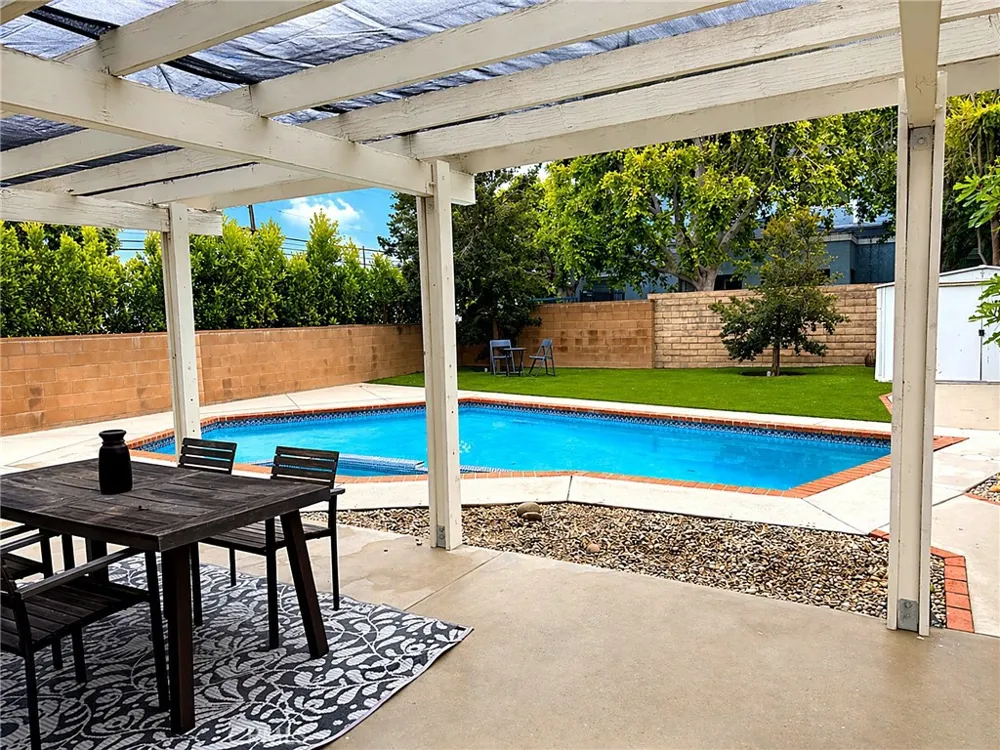 21100 Vintage Chatsworth, CA 91311