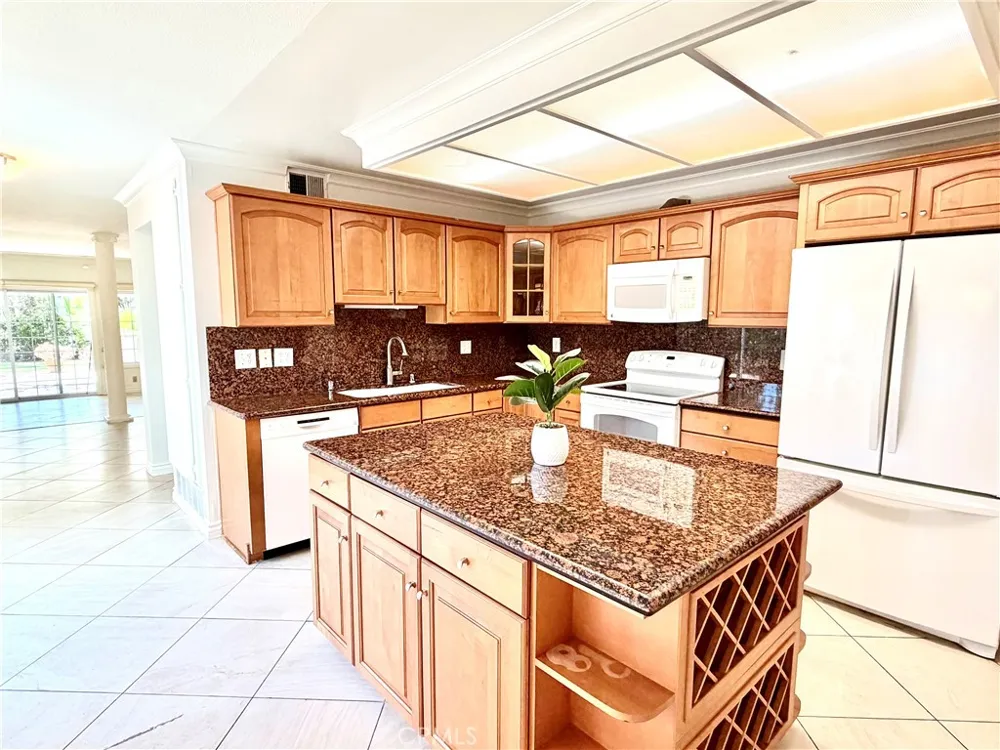 22661 Spring Lake Lane Lake Forest, CA 92630