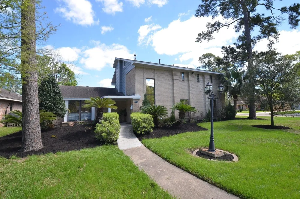 2711 Williamsburg Drive Dickinson, TX 77539