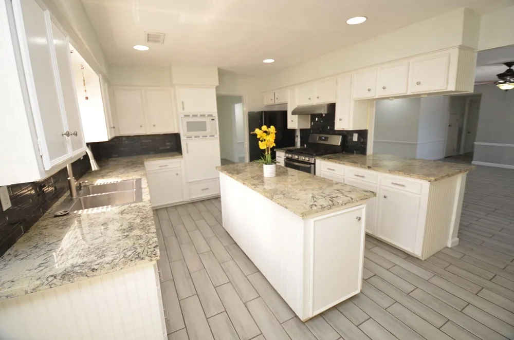 2711 Williamsburg Drive Dickinson, TX 77539