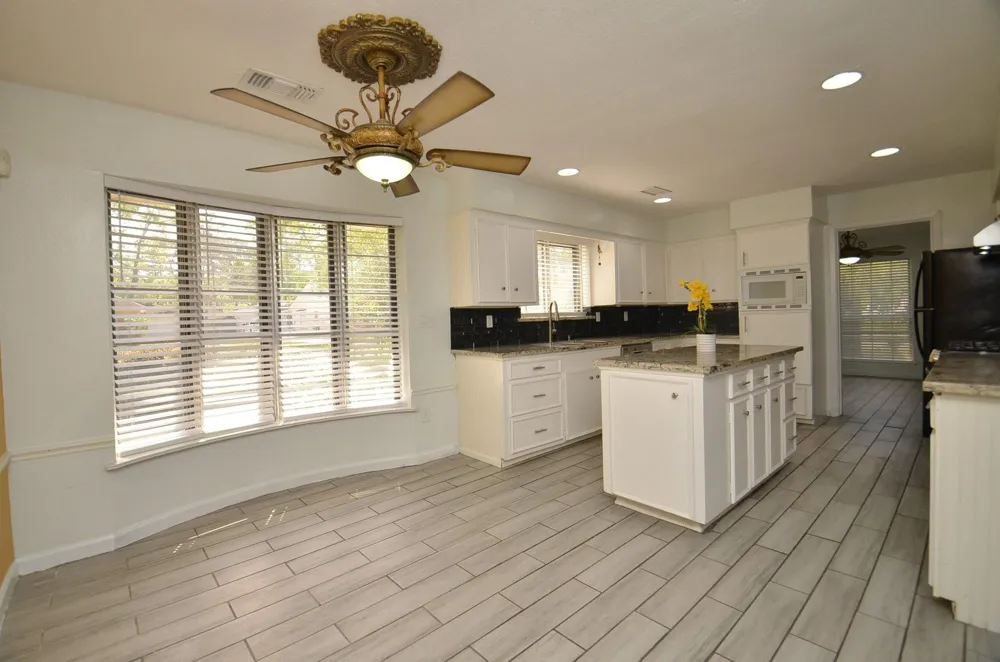 2711 Williamsburg Drive Dickinson, TX 77539