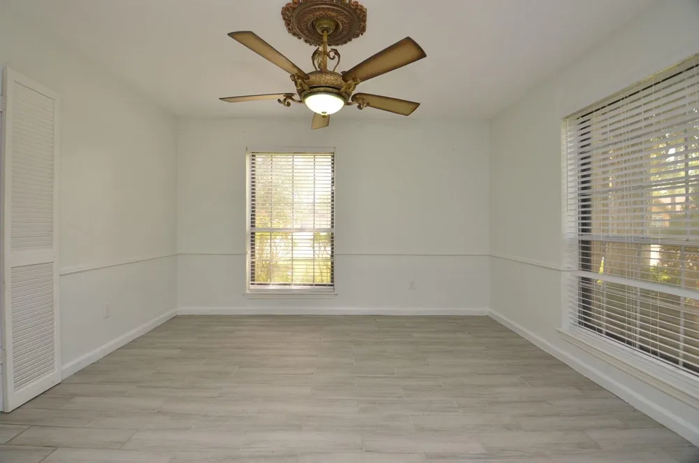 2711 Williamsburg Drive Dickinson, TX 77539