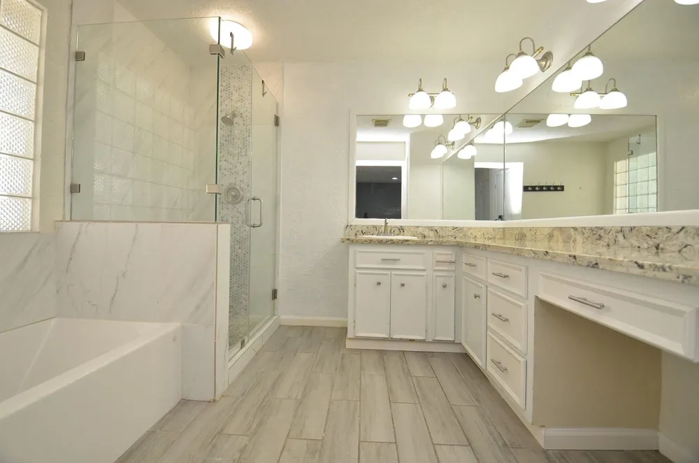 2711 Williamsburg Drive Dickinson, TX 77539