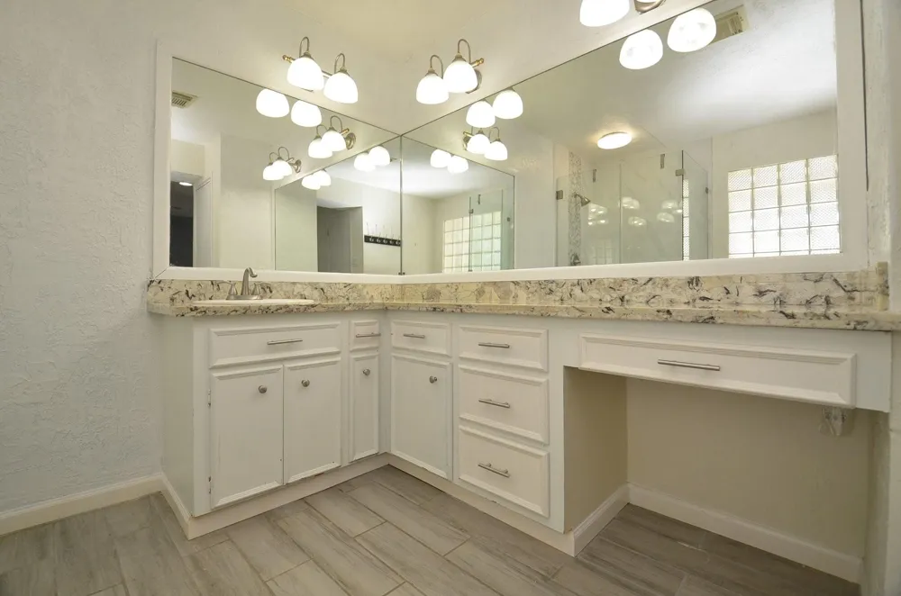 2711 Williamsburg Drive Dickinson, TX 77539