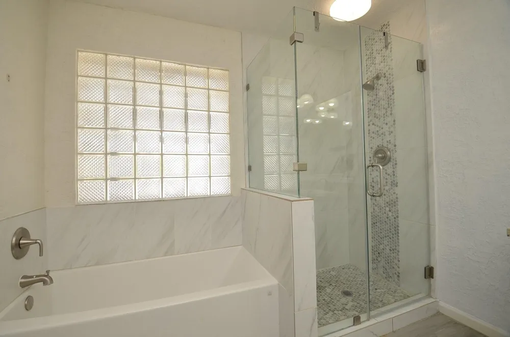 2711 Williamsburg Drive Dickinson, TX 77539