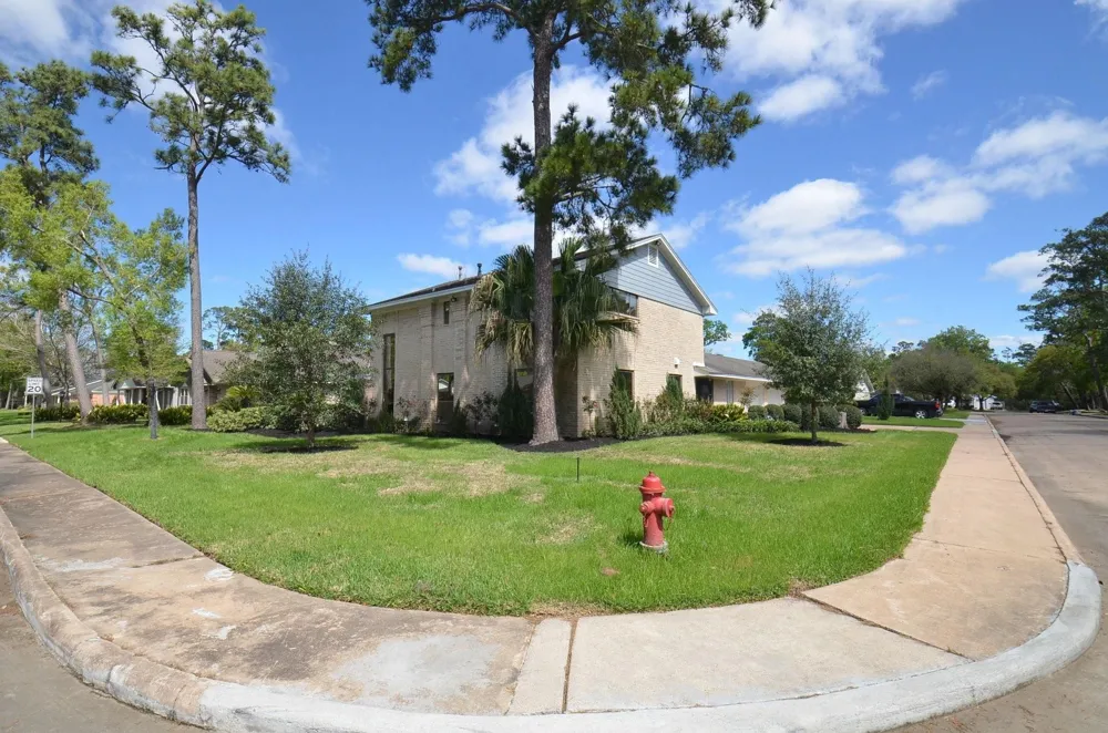 2711 Williamsburg Drive Dickinson, TX 77539