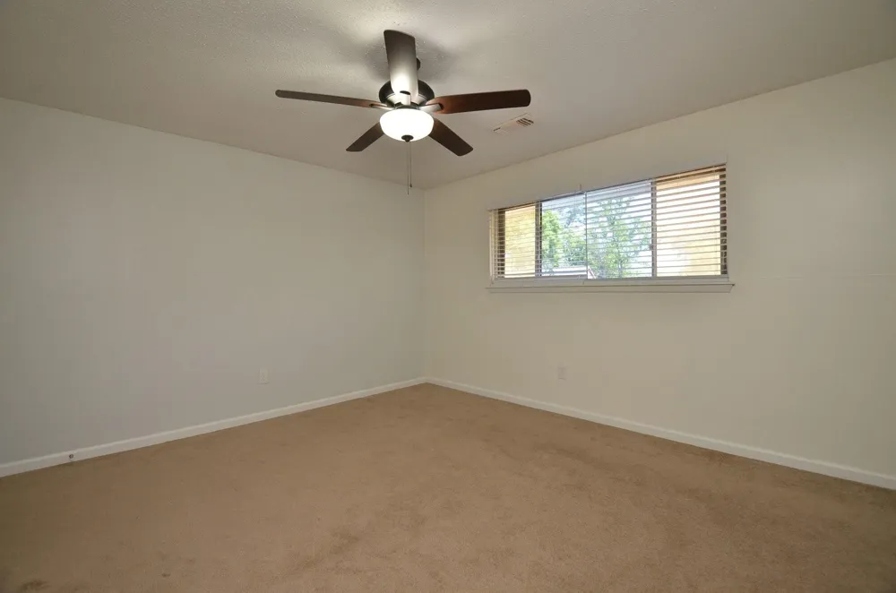 2711 Williamsburg Drive Dickinson, TX 77539