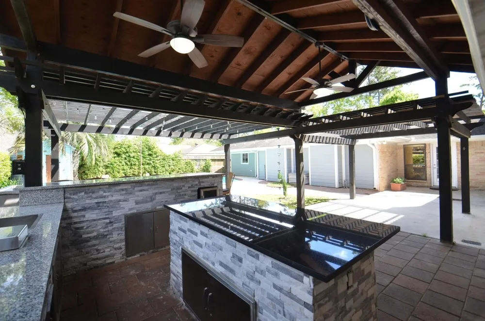 2711 Williamsburg Drive Dickinson, TX 77539