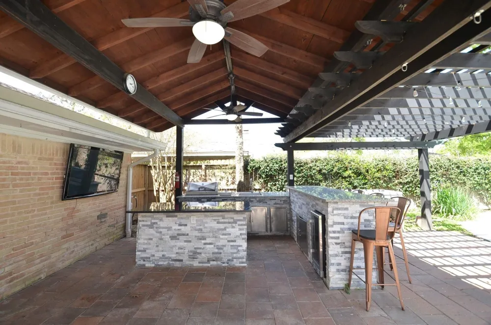 2711 Williamsburg Drive Dickinson, TX 77539