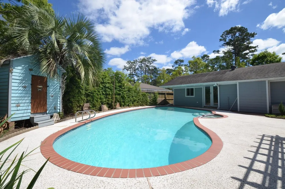2711 Williamsburg Drive Dickinson, TX 77539