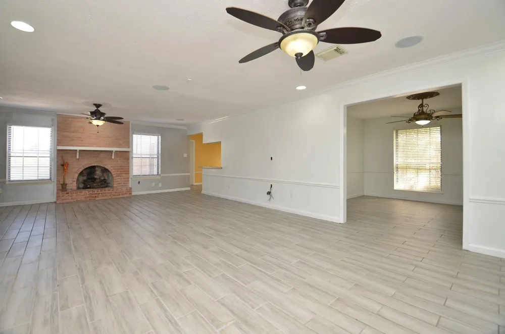 2711 Williamsburg Drive Dickinson, TX 77539