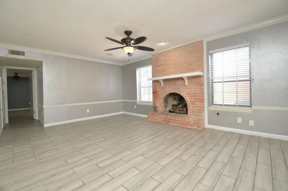 2711 Williamsburg Drive Dickinson, TX 77539