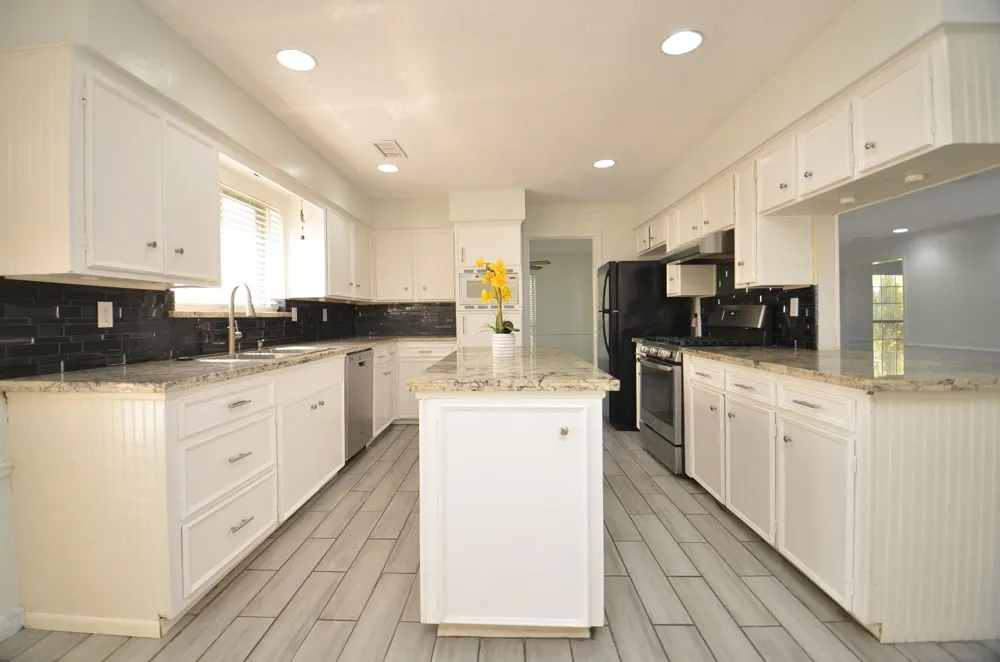 2711 Williamsburg Drive Dickinson, TX 77539