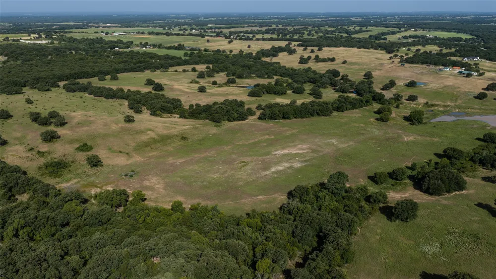 148 Private Road 169 Sunset, TX 76270